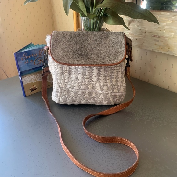 Myra crossbody bag, rustic GRAY COWHIDE flap, 100 percent BROWN leather strap. - Picture 1 of 9